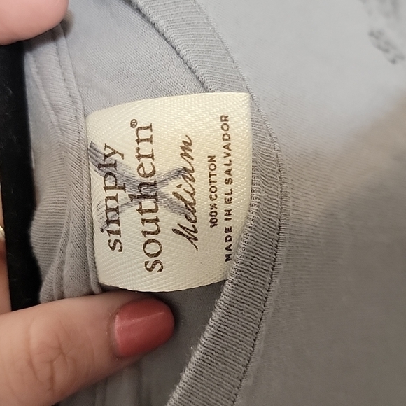 WOMENS SIMPLY SOUTHERN T-SHIRT COLOR GREY SHORT SLEEVES SIZE M LOGO - Picture 5 of 5